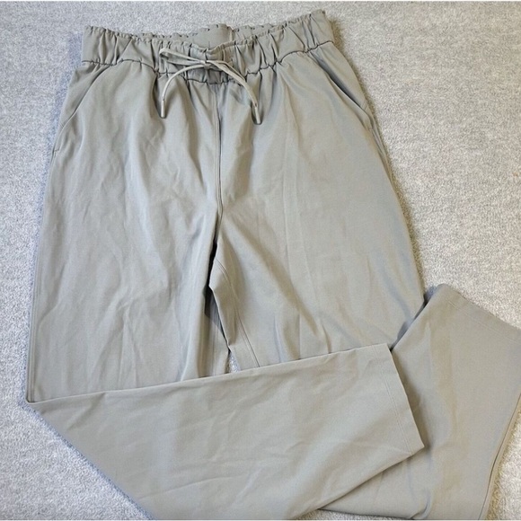 Lululemon Womens On The Fly Pants Size 8 Gray Silver Pockets Logo EUC - Picture 3 of 10